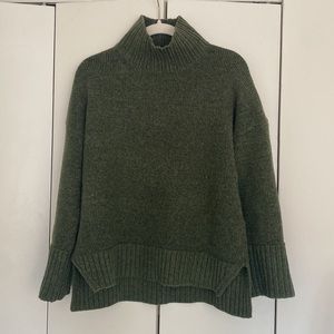 Green Abercrombie turtle neck sweater